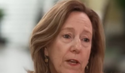 ŽENA 27 GODINA ŽIVELA DVOSTRUKI ŽIVOT Lagala muža i decu da radi kao diplomata - istina o njenom zanimanju ŠOKIRALA SVET! (VIDEO)