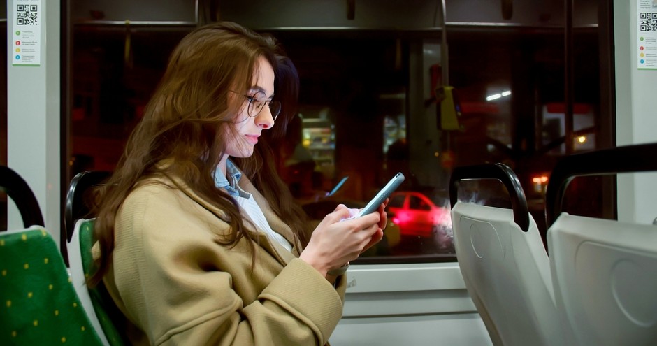 PRIZOR IZ BEOGRADSKOG AUTOBUSA POKRENUO RASPRAVU Da li je u redu krstiti se u javnom prevozu?