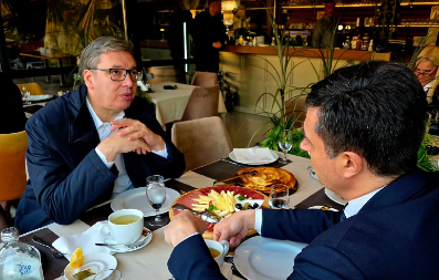 'GOSTOPRIMSTVO U OVOM GRADU JE ODUVEK BILO ČUDESNO' Vučić se sastao sa gradonačelnikom Niša: Srećan sam što u Nišu ima sve više lepih, moderno uređenih objekata (FOTO)