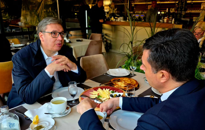 'GOSTOPRIMSTVO U OVOM GRADU JE ODUVEK BILO ČUDESNO' Vučić se sastao sa gradonačelnikom Niša: Srećan sam što u Nišu ima sve više lepih, moderno uređenih objekata (FOTO)