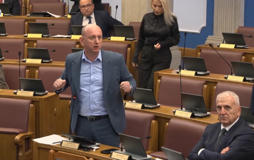 KNEŽEVIĆ U SKUPŠTINI: Neću da branim Vučića, ali neko mora da kaže istinu