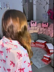 POKAZALA ŠTA JE KUPILA ĆERKI ZA 11. ROĐENDAN Majka šokirala ljude, najviše su je napali zbog jednog poklona