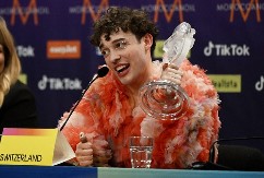 ŠOK NA EVROVIZIJI! Pobednik vratio trofej zbog učešća Izraela: "Takmičenje je više puta korišćeno da se..."