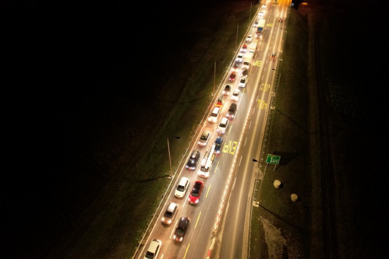 FENOMEN NAJSPORIJE TRAKE Evo zašto u toku zastoja drugi automobili idu brže
