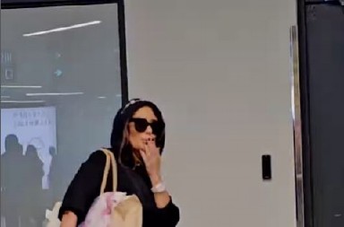 SAPLIĆE SE I BACA STVARI NA ULICU Ana Nikolić viđena u skandaloznom izdanju, evo gde se nalazi nakon stravičnih pretnji (VIDEO)