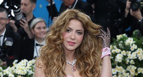 ŠAKIRINI SINOVI KOJIMA JE DALA SRPSKA IMENA STASALI U PRELEPE MOMKE Zapevali sa mamom, stariji preslikan Pike, mlađi liči na pevačicu