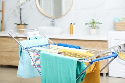 SUŠILICA IZAZVALA BIZARNU NESREĆU Čovek nastradao dok je prostirao veš