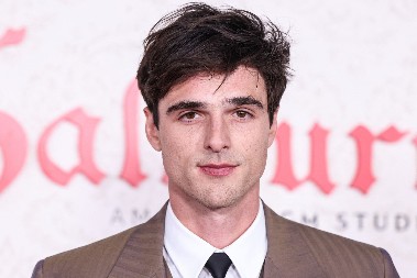 TOTALNO LUDILO Glavni frajer u hit seriji pokazao trbušnjake, Srpkinje ne prestaju da premotavaju snimak