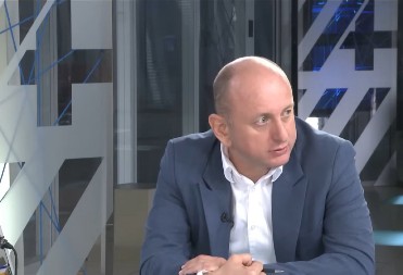 "NIKO SE NIJE IZVINIO VUČIĆU" Knežević raskrinkao podmetačine: Predsednika Srbije optužuju za sve...
