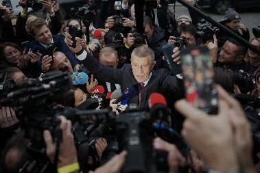 MOTORISTIMA 4 MINISTARSTVA Predstavljena nova vlada Češke na čelu sa Babišom