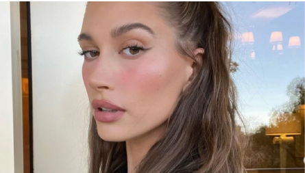 ŠMINKERKA HEJLI BIBER OTKRIVA CAKE ZA SVEŽ IZGLED Zaboravite na puder, sve što vam treba je OVO (VIDEO)