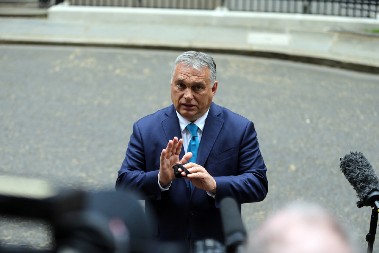 EU ZAOBIŠLA ORBANA KAKO BI OBEZBEDILA ZAMRZNUTU RUSKU IMOVINU! List Figaro: "Jednim udarcem - dve muve"