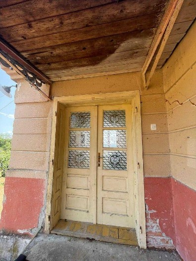 IMAŠ LI OSEĆAJ DA TE NOVAC STALNO ZAOBILAZI? Pogledaj šta ti stoji na pragu doma