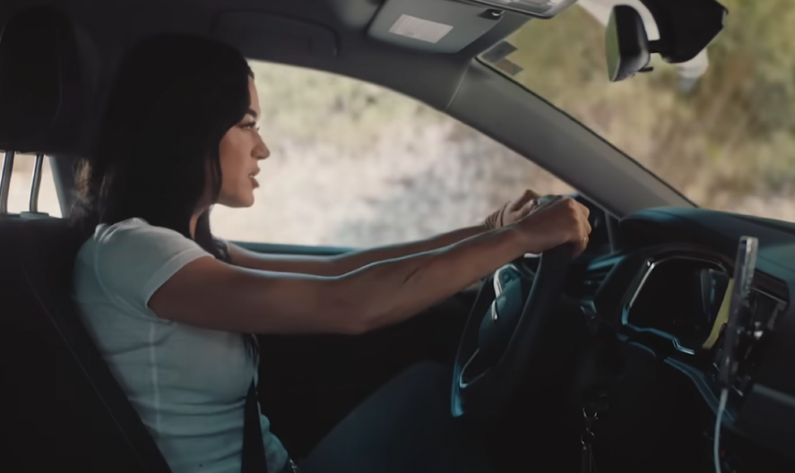 TRIKOVI KOJE SVAKI VOZAČ MORA DA ZNA Devet saveta za lakšu vožnju koje nećete naučiti u auto-školi