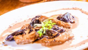 SVINJSKI FILE U SOSU OD SUVIH ŠLJIVA Rapsodija mirisa i ukusa, i sit bi jeo