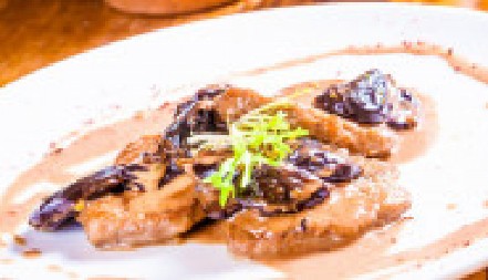 SVINJSKI FILE U SOSU OD SUVIH ŠLJIVA Rapsodija mirisa i ukusa, i sit bi jeo