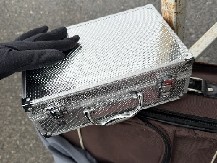 TAJNA KOFERČETA ZA ŠMINKU  Srpski carinici otkrili bogatstvo u kešu, nakitu  i jajetu