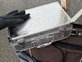 TAJNA KOFERČETA ZA ŠMINKU  Srpski carinici otkrili bogatstvo u kešu, nakitu  i jajetu