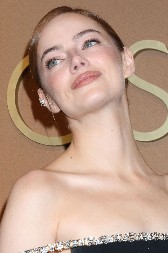 TRIK ZA USNE ZAMENIO SVE OLOVKE I AJLAJNERE!  Zvezde se sada samo ovako šminkaju!