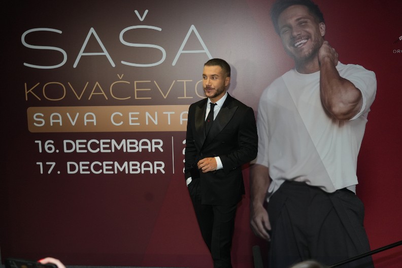 POJAVIO SE NA KONCERTU BEZ KARATA Poznati muškarac napravio opštu pometnju u Sava Centru!