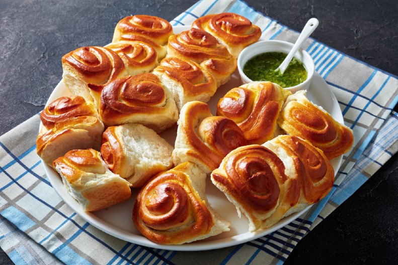 RUŽA POGAČA SA BELIM LUKOM Klasik iz bakine kuhinje koji miriše na detinjstvo