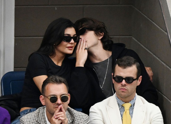 MAJKA ISTA KAO DEVOJKA Dečko Kajli Džener ih obukao u maltene iste kombinacije, svi su komentarisali ovaj momenat