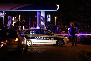 TROJICA GLEDALA KAKO UBIJAJU IVICU Stravični detalji zločina u kafani u Smederevu