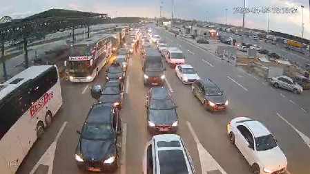 TOTALNI HAOS NA GRANICI Ova vozila stoje u koloni po 15 sati