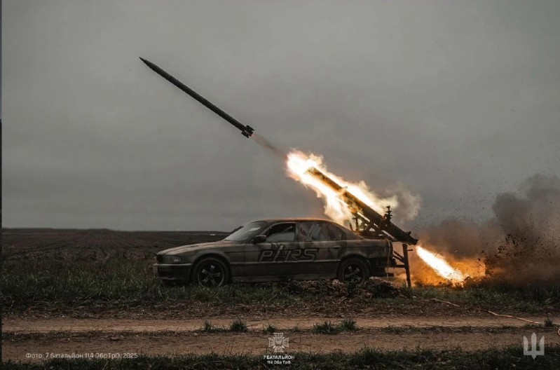 POBESNELI MAKS U UKRAJINI BMW "sedmica" pretvoren u lanser raketa (FOTO/VIDEO)