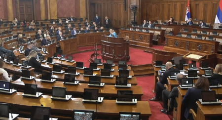 ŽUSTRA POLEMIKA U SKUPŠTINI "Zar želite srpsku decu u stroju?"