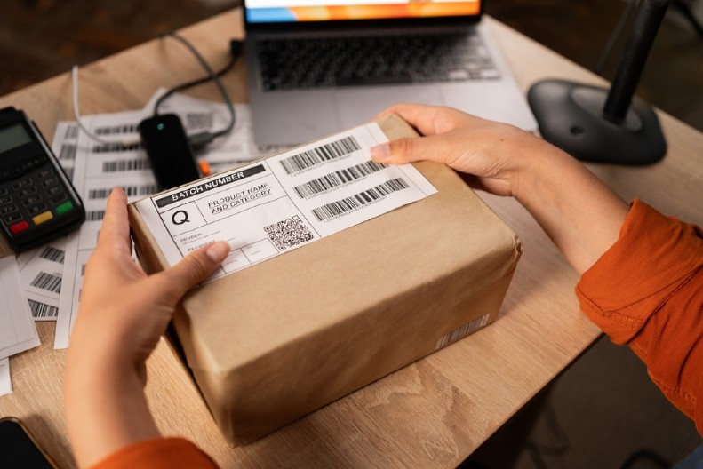 GENIJE, POSLAO POŠILJKU, PA UHAPŠEN Paket predao kao međunarodnu pošiljku, nije računao na kontrolu