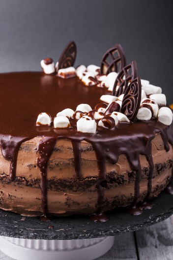 KREMASTI KOLAČ IZ STARE JUGOSLAVIJE Nijedno slavlje nije moglo da prođe bez njega