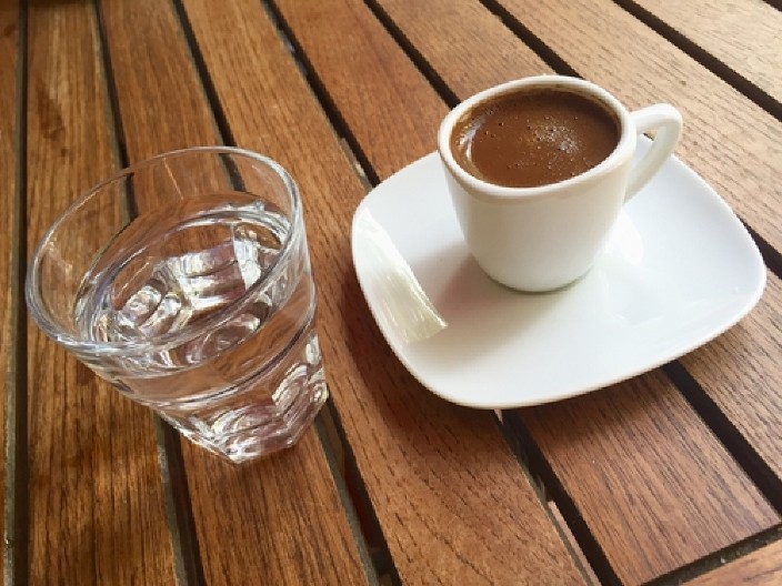 ZNATE LI RAZLIKU IZMEĐU SRPSKE I TURSKE KAFE? U kuvaru iz 1967. sve jasno piše, Turci u džezvu prvo dodaju ovo