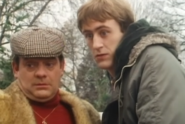 EVO KAKO JE POZNATI ENGLESKI GLUMAC DOBIO ULOGU DEL BOJA U SERIJI "MUĆKE" Bio je samo rezervna opcija, ali onda je uradio nešto genijalno na audiciji - reditelj je ostao bez teksta