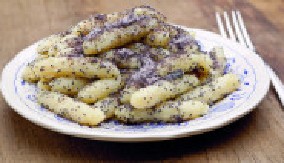 VALJUŠCI SA MAKOM BUDE NOSTALGIJU NA DETINJSTVO Miris doma u svakom zalogaju