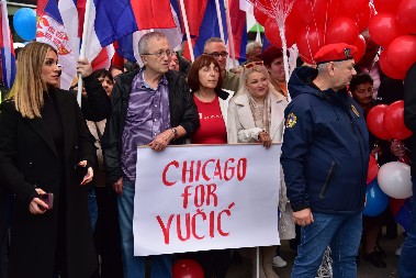SRPSKE TROBOJKE I SNAŽNA PORUKA: ‘Čikago je uz Vučića’ privukao sve poglede u Požarevcu!