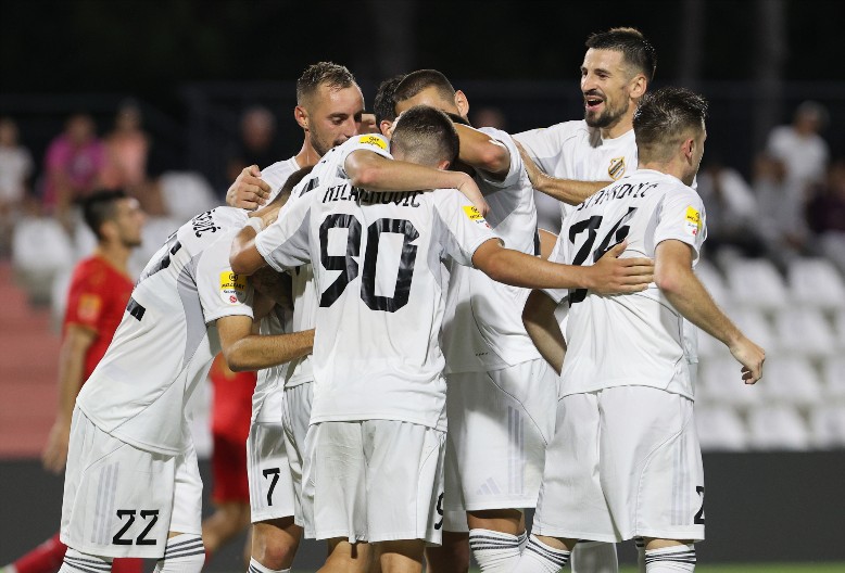 RAZIGRANI BELO-CRNI NA SEVERU ZEMLJE Čukarički poveo, pa u dva minuta nokautirao Spartak