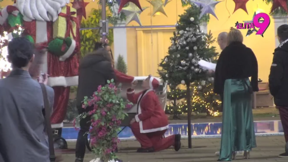 PALA PRVA PROSIDBA ELITE 9 Matora kleknula ispred svoje devojke, učesnici se odmah okupili oko njih!