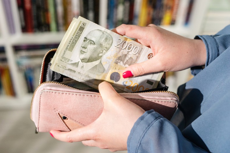 Jedan uređaj u kući svi bacamo, a on sadrži u sebi ČISTO ZLATO: Parice mogu da vam kaplju, ako znate za ovu stvar