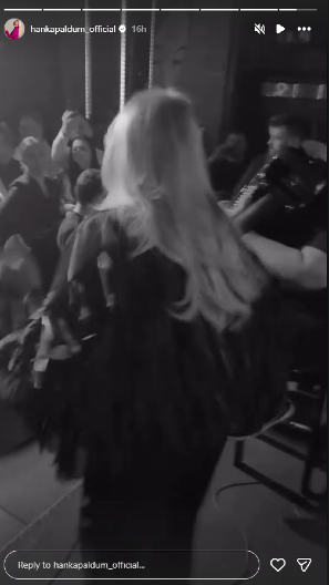 NIJE NI SLUTIO DA MU JE TO POSLEDNJE VEČE Nekoliko sati pre pogibije Hankin harmonikaš nastupao s njom! (FOTO)