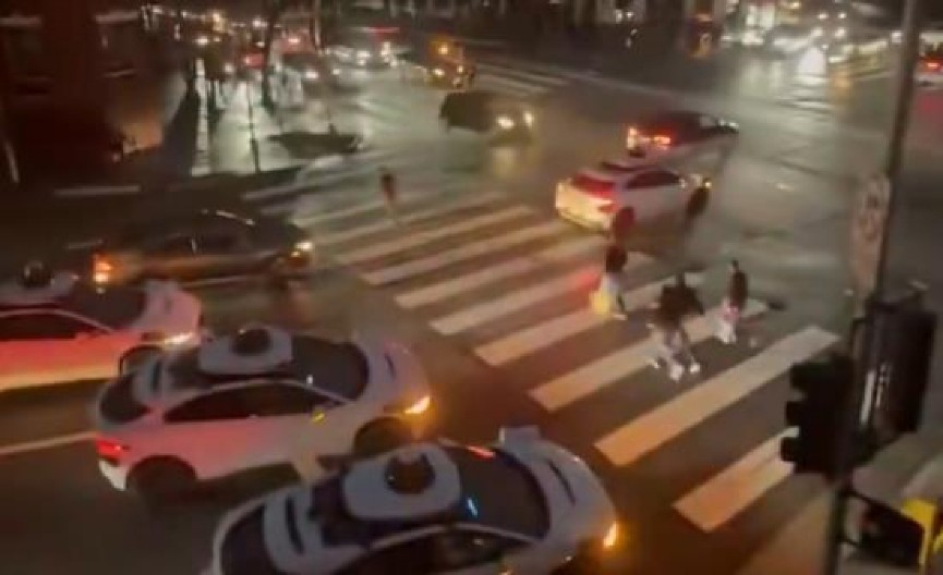 EVO ŠTA SE DESI U ROBOTAKSIJIMA KAD NESTANE STRUJA: Putnici ostali zaglavljeni u saobraćaju! (VIDEO)