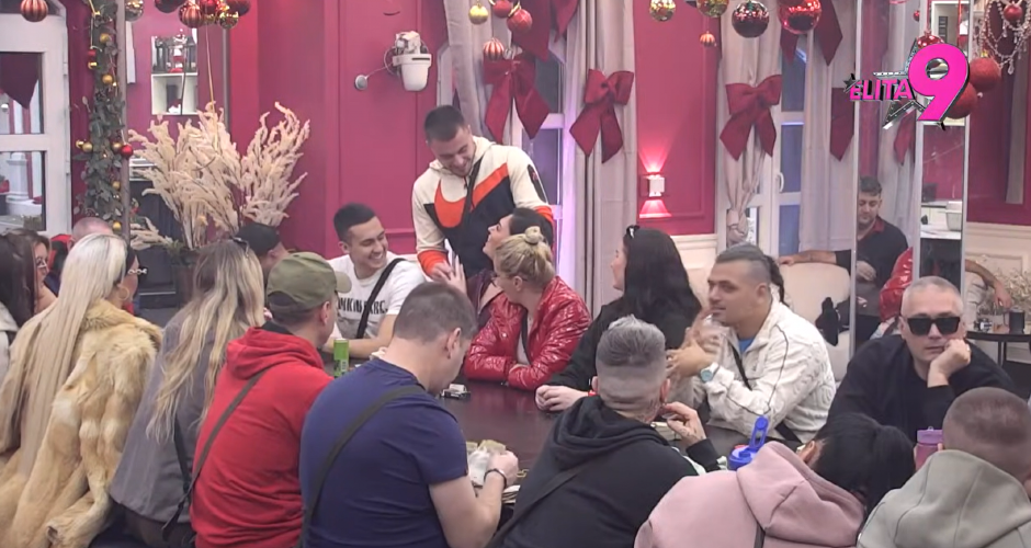 ZAPROŠENA MINA VRBAŠKI Rekla "da" šešt godina mlađem dečku, blista od sreće!