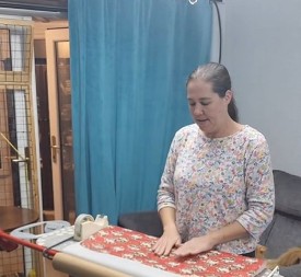 ISPROBAJTE OVAJ TRIK ZA PAKOVANJE POKLONA Potrebna vam je samo daska za peglanje, rezultati su fenomenalni (VIDEO)