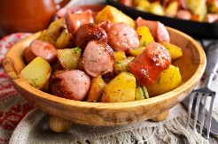 KROMPIR SA KOBASICAMA ZA RUČAK KOJI SE PAMTI Polizaćete i tanjir koliko je slasan