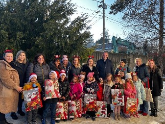NOVOGODIŠNJE ČAROLIJE I BESPLATNI NOVOGODIŠNJI PAKETIĆI ZA DECU SA SAVSKOG VENCA