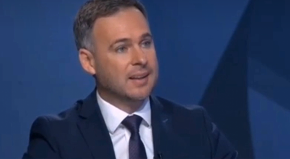 PROPOVEDA SOCIJALNU PRAVDU A DAVI SE U LUKSUZU! Mikijeva poslanica fura džip od 70.000 i basnoslovno skup "roleks"