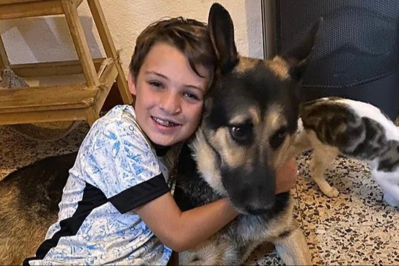 IZBODEN DOK JE BRANIO MAJKU: Dečak (13) ubijen u porodičnom paklu, ubio dete pa digao kuću u vazduh