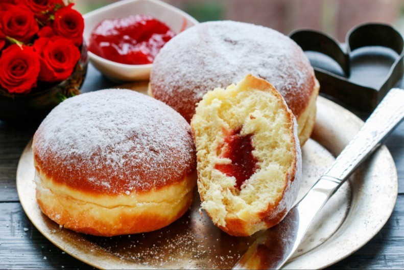 Vazdušaste, mekane i nimalo masne, ovo je razlog za to: Evo koji su to sastojak naše bake dodavale u testo za krofne