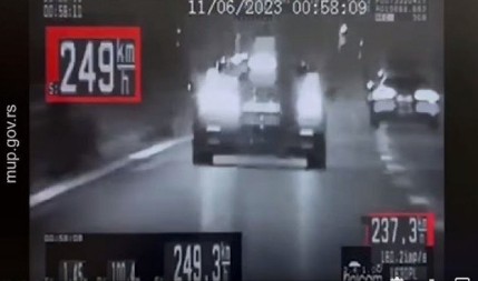 NASILNIČKA VOŽNJA Dao po gasu pa dostigao brzinu od 237,8 kilometara na čas