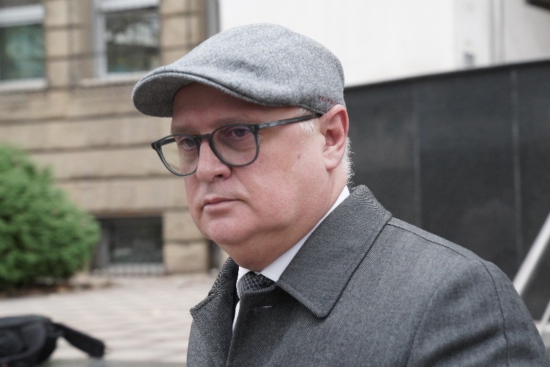 Blokaderski advokat priznao: OPTUŽNICA PROTIV VESIĆA  BILA TANKA, MORALA JE PASTI!